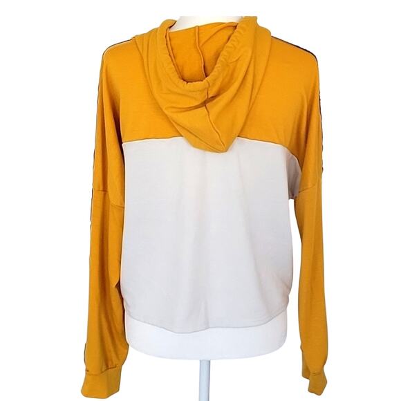 Queen Bees Women Weekend Mustard Yellow Cropped Hoodie Sweatshirt Size Large - Picture 2 of 9
